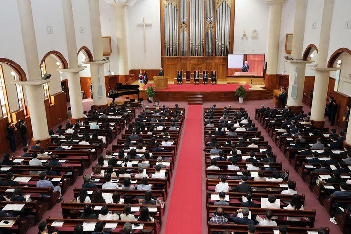 [대구=뉴시스] 계명대학교는 20일 성서캠퍼스 아담스채플에서 창립 126주년 기념식을 열고 국제화 전략과 미래지향적 대학 비전을 제시했다. (사진=계명대 제공) 2025.05.20. photo@newsis.com *재판매 및 DB 금지