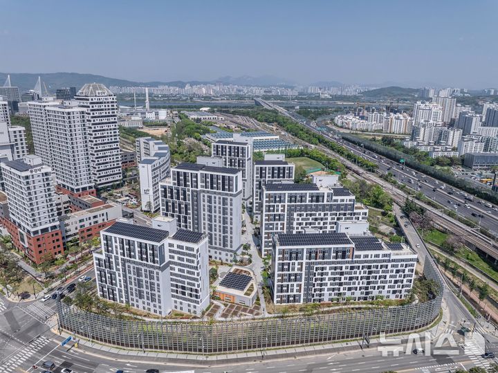 [서울=뉴시스]고덕 온빛채 전경.