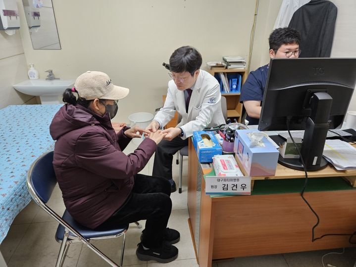 [안동=뉴시스] 지난 3월 울릉군 파견 진료. (사진=경북도 제공) 2025.05.20. photo@newsis.com *재판매 및 DB 금지