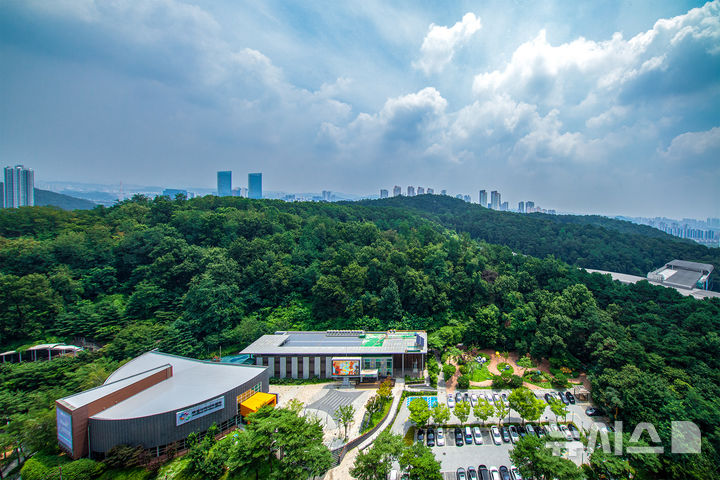 [화성=뉴시스]시립반석산 에코스쿨 전경.(사진=화성시 제공)2025.05.20.photo@newsis.com
