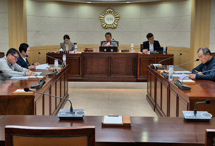 정선군의회는 20일 특별위원회 회의실에서 5월 의원 간담회를 개최하고 있다.(사진=정선군 제공) *재판매 및 DB 금지