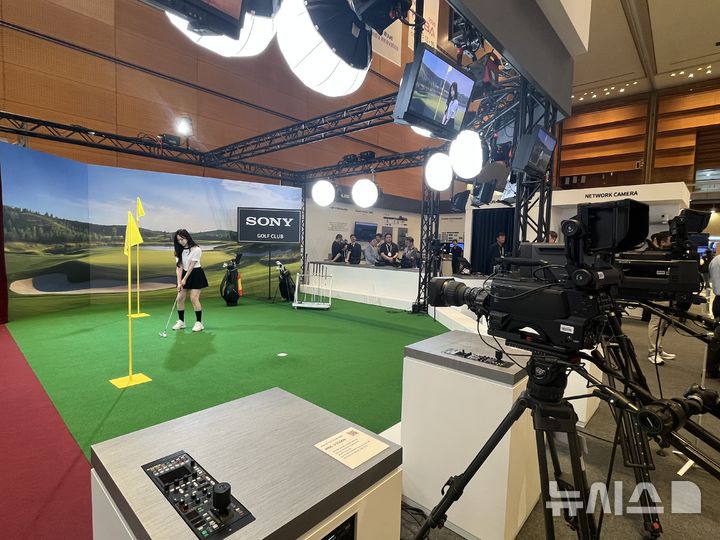 [서울=뉴시스]이현주 기자 = 소니코리아가 20일부터 23일까지 서울 강남구 코엑스에서 개최되는 국제 방송·미디어·음향·조명 전시회 'KOBA 2025'에 참가한다. lovelypsyche@newsis.com 