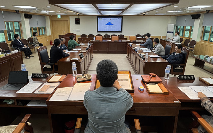 정선군의회는 20일, 군의회 특별위원회 회의실에서 의원과 의회사무과 직원을 대상으로 청렴 교육을 실시하고 있다.(사진=정선군 제공) *재판매 및 DB 금지