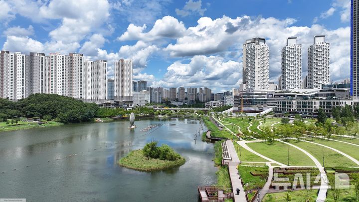 [화성=뉴시스]동탄호수공원 전경.(사진=화성시 제공)2025.05.20.photo@newsis.com
