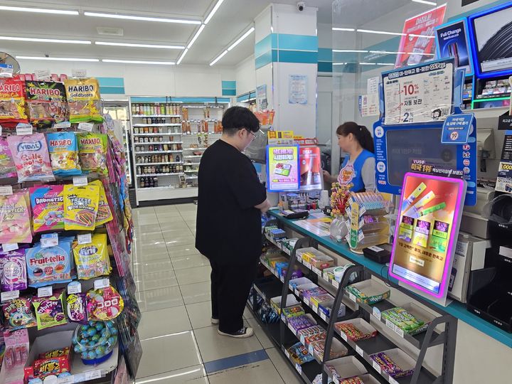 [울산=뉴시스] 박수지 기자 = 20일 개소한 울산 동구 'GS편의점 방어스페셜점' (사진=울산 동구 제공) 2025.05.20. photo@newsis.com *재판매 및 DB 금지