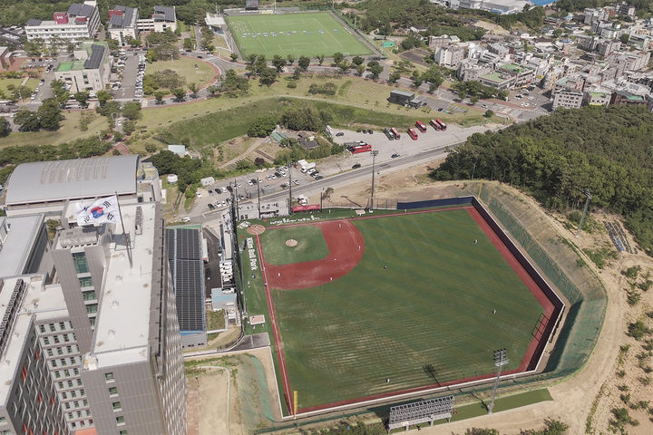 [경산=뉴시스]경일대, 신축 복합체육시설 'KIUm 스포츠파크' 문 열어 (사진=경일대 제공) photo@newsis.com *재판매 및 DB 금지