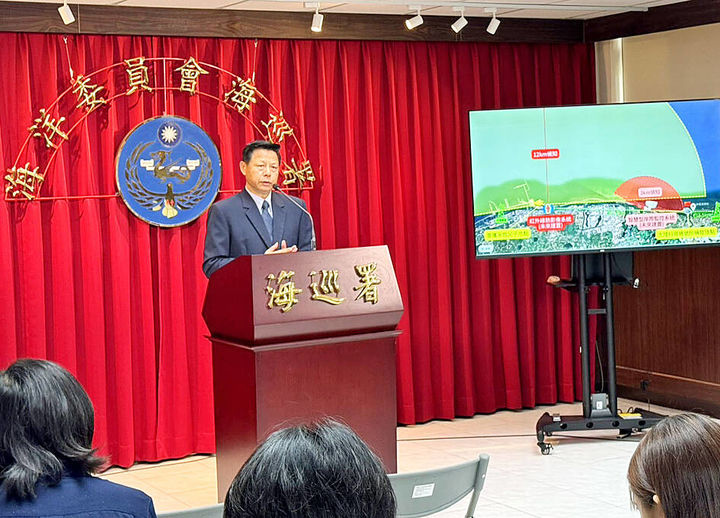 [서울=뉴시스] 셰칭친 대만 해안경비대 부국장은 20일 타이베이 기자회견에서 최근 중국인 38명이 5차례에 걸쳐 대만해협을 건너 대만에 상륙했다고 밝히고 있다. 중국은 오랫동안 대규모 해군과 공군, 그리고 세계 최대의 상비군으로 대만을 위협해 왔지만, 지금 대만을 가장 당혹스럽게 만드는 것은 이런 군사력이 아니라 작은 보트로 대만에 상륙하는 중국인들이라고 대만은 보고 있다. (출처 : 타이베이타임스) 2025.05.27.