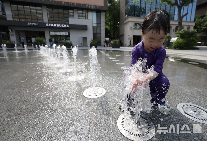 '초여름 날씨' 충북 올해 최고 기온 경신…"22일까지 더워"