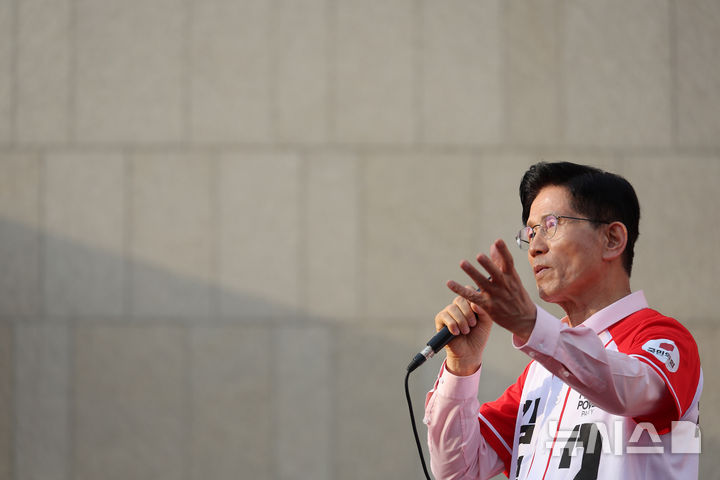 [하남=뉴시스] 고승민 기자 = 김문수 국민의힘 대선 후보가 지난 20일 경기 스타필드 하남에서 유세를 하고 있다. (공동취재) 2025.05.20. photo@newsis.com