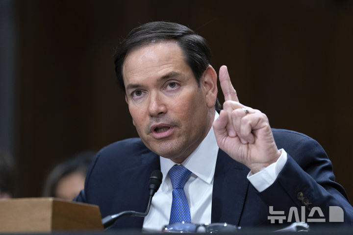 [워싱턴=AP/뉴시스]마코 루비오 미국 국무장관이 20일(현지 시간) 미국 사원 외교위원회 청문회에 출석해 발언하고 있다. 2025.05.22.