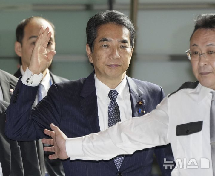 [도쿄=AP/뉴시스] 에토 다쿠 일본 농림수산상이 21일 도쿄 총리관저에 도착했다. 2025.05.21. photo@newsis.com