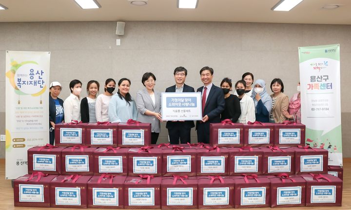 HDC현대산업개발, 가정의 달 맞아 용산구 소외 이웃에 식료품 기부