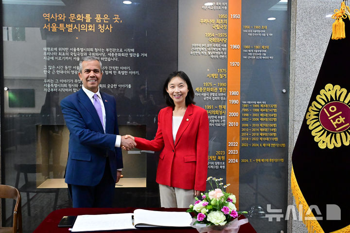 [서울=뉴시스]뮤르셀 일디즈카야 앙카라 폴라틀리시 시장과 최호정 의장.