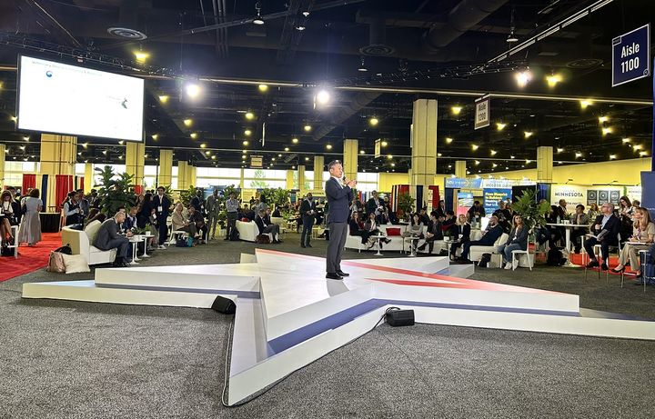 [울산=뉴시스] 구미현 기자 = 김정범 교수가 셀렉트USA 투자 서밋에서 월드 파이널 피칭을 하고 있다. photo@newsis.com *재판매 및 DB 금지