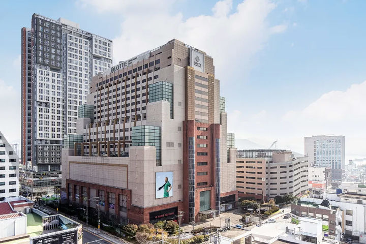 [창원=뉴시스] 강경국 기자 = 롯데백화점 마산점 전경. (사진=창원시청 제공). 2025.05.21. photo@newsis.com *재판매 및 DB 금지