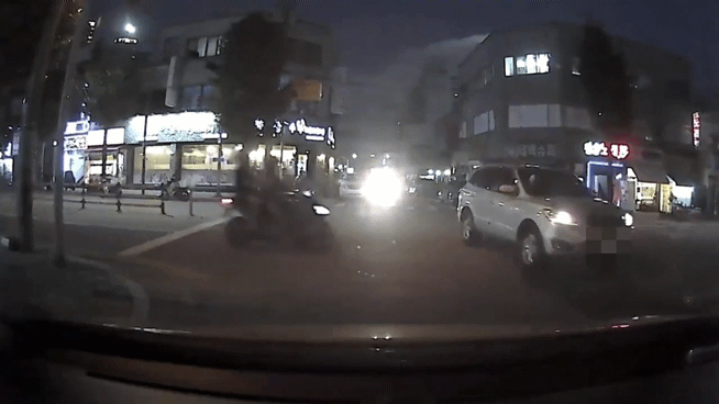 [인천=뉴시스] 차량 운전자들의 부주의를 유도해 고의로 사고를 내는 모습. (사진=인천경찰청 제공) 2025.05.21. photo@newsis.com *재판매 및 DB 금지