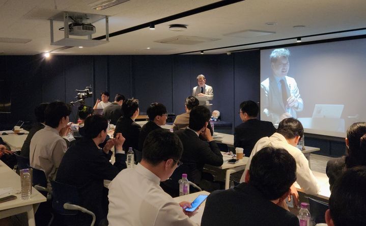 [서울=뉴시스] 휴젤, 봉합사 브랜드 '블루로즈' 사내 교육 실시 (사진=휴젤 제공) 2025.05.21. photo@newsis.com *재판매 및 DB 금지