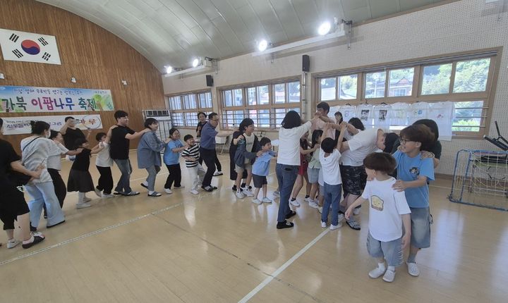 [거창=뉴시스] 거창군 전통놀이 너도나도 함께 즐기자 (사진=거창군 제공) 2025. 05. 21. photo@newsis.com *재판매 및 DB 금지