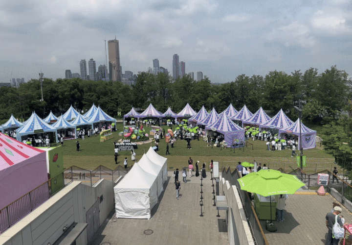[서울=뉴시스] 21일 서울 용산구 노들섬에서 열린 '2025 올리브영 페스타' 전경 (사진=전병훈 기자) *재판매 및 DB 금지 *재판매 및 DB 금지