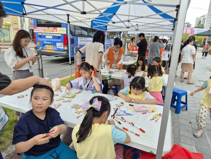 [대전=뉴시스] 대전 대덕구 다문화가족 '와글와글 페스티벌'. (사진= 대덕구 제공) *재판매 및 DB 금지