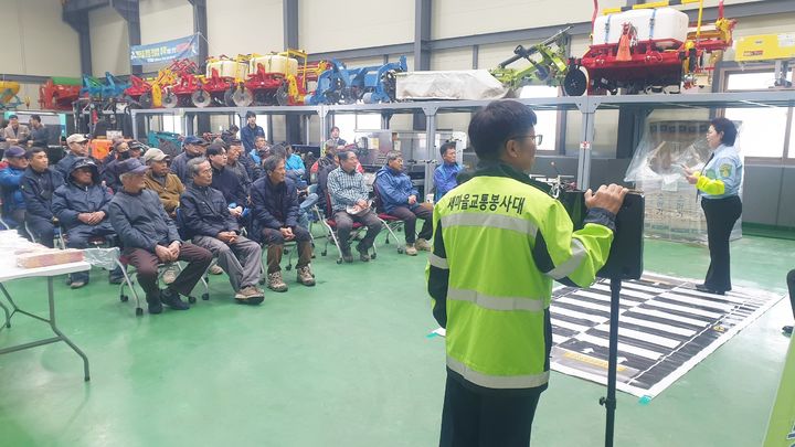 [함양=뉴시스] 함양군 찾아가는 농업기계 현장교육 (사진=함양군 제공) 2025. 05. 21. photo@newsis.com *재판매 및 DB 금지