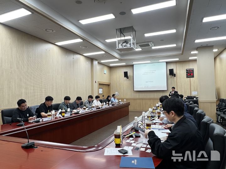 [광주=뉴시스] 연구개발특구진흥재단 광주연구개발특구본부(광주특구)는 21일 광주이노비즈센터에서 대·중견기업 연계 기술 혁신 얼라이언스 협의회를 열었다. (사진=광주특구 제공) 2025.05.21. photo@newsis.com 