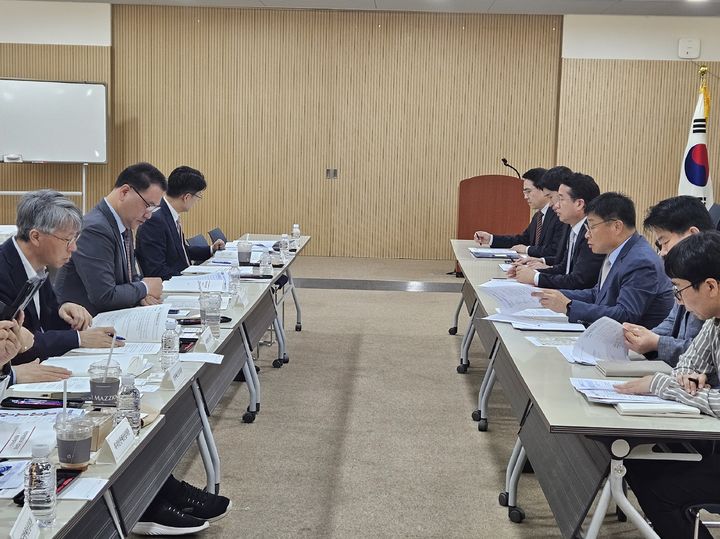 [세종=뉴시스] 지방재정협의회 회의 모습.(사진=세종시 제공) 2025.05.21.photo@newsis.com. *재판매 및 DB 금지