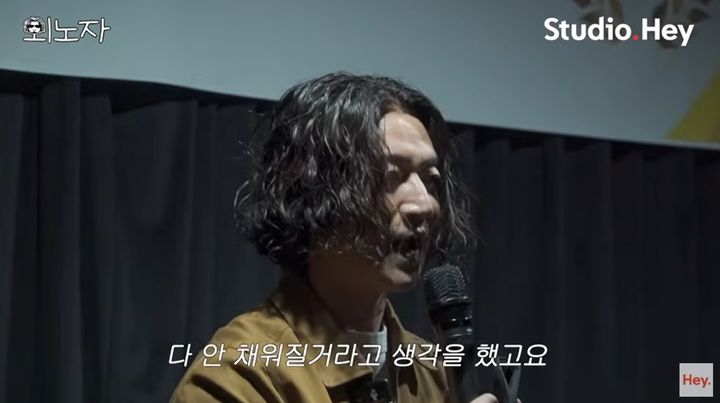 [서울=뉴시스] 지난 15일 공개된 웹 예능 '외노자'에는 게릴라 콘서트에 나선 바비킴의 모습이 그려졌다. (사진=웹예능 '외노자' 화면 캡처) 2025.05.21 photo@newsis.com *재판매 및 DB 금지