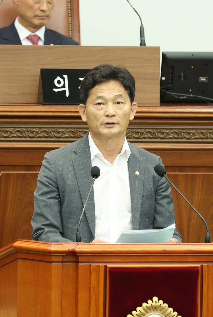 [창원=뉴시스] 강경국 기자 = 박해정 경남 창원시의원이 21일 열린 제143회 임시회 제2차 본회의에서 5분 발언을 하고 있다. (사진=창원시의회 제공). 2025.05.21. photo@newsis.com *재판매 및 DB 금지