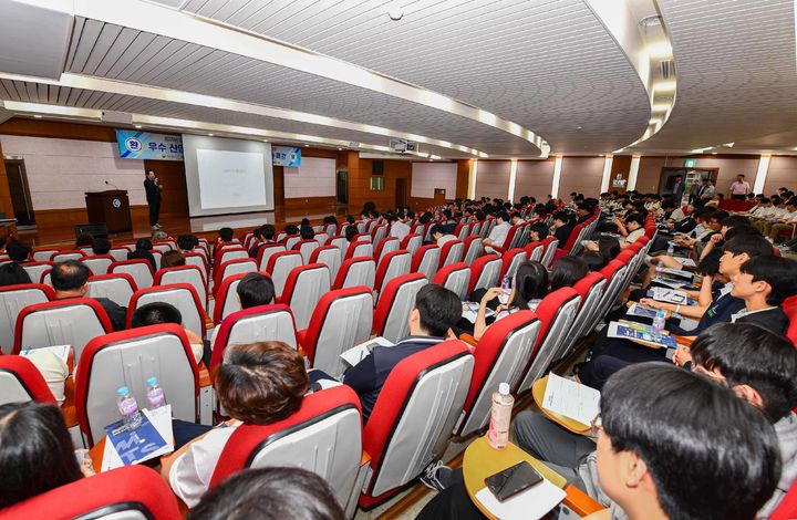 [대구=뉴시스] 한 전문대학 설명회 모습. 본 기사와 직접 관련 없음. photo@newsis.com *재판매 및 DB 금지