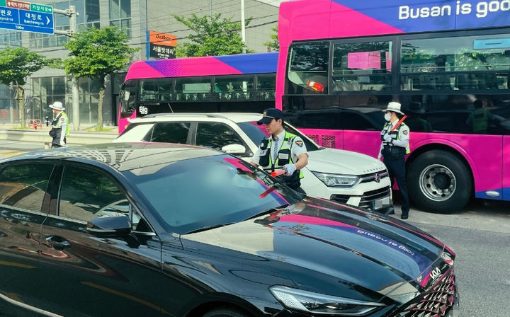 [부산=뉴시스] 음주운전 단속 중인 부산 기장경찰서. (사진=부산경찰청 제공) 2025.05.21. photo@newsis.com&nbsp; *재판매 및 DB 금지