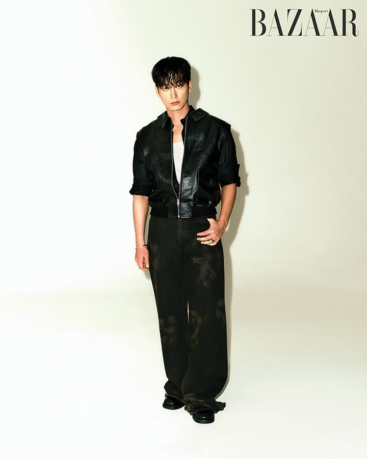 [서울=뉴시스] 이현욱. (사진=하퍼스 바자 코리아 제공) 2025.05.21. photo@newsis.com *재판매 및 DB 금지