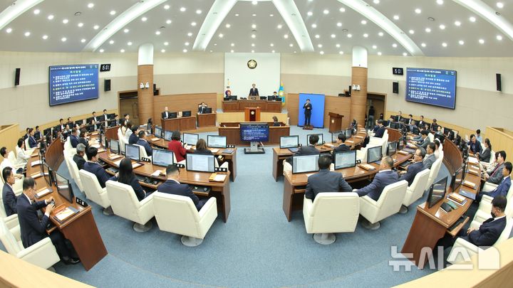 [창원=뉴시스] 강경국 기자 = 21일 경남 창원시의회에서 제143회 임시회 제2차 본회의가 개최되고 있다. (사진=창원시의회 제공). 2025.05.21. photo@newsis.com *재판매 및 DB 금지