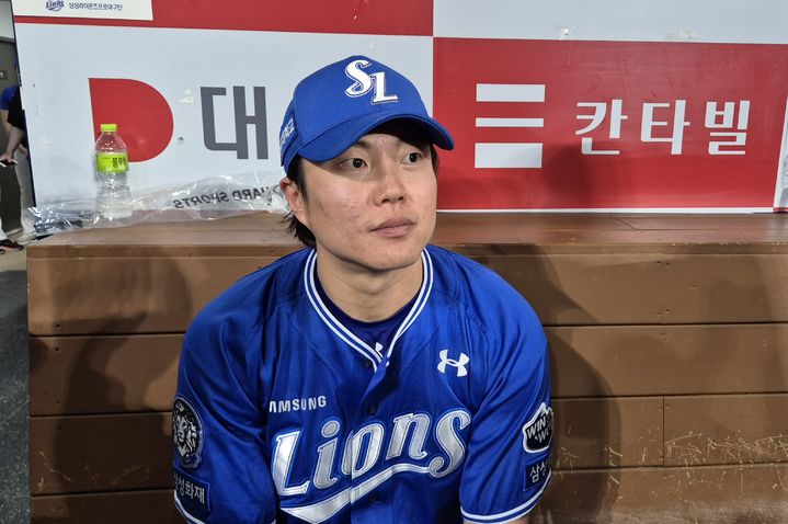 [서울=뉴시스] 문채현 기자 = 프로야구 삼성 라이온즈 류지혁이 21일 서울 고척스카이돔에서 열린 2025 신한 쏠뱅크 KBO리그 키움 히어로즈와의 경기 후 취재진과 인터뷰를 진행하고 있다. 2025.05.21. dal@newsis.com *재판매 및 DB 금지