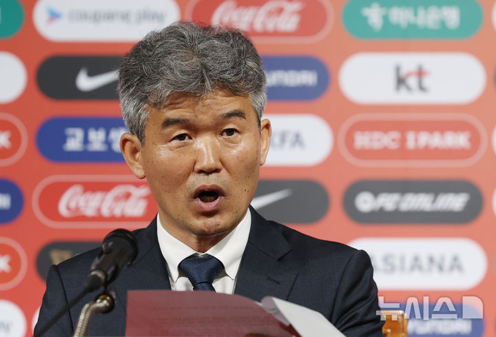 [서울=뉴시스] 김진아 기자 = 대한축구협회 제55대 집행부 김승희 전무이사가 21일 서울 종로구 축구회관에서 열린 기자간담회에서 발언을 하고 있다. 2025.05.21. bluesoda@newsis.com