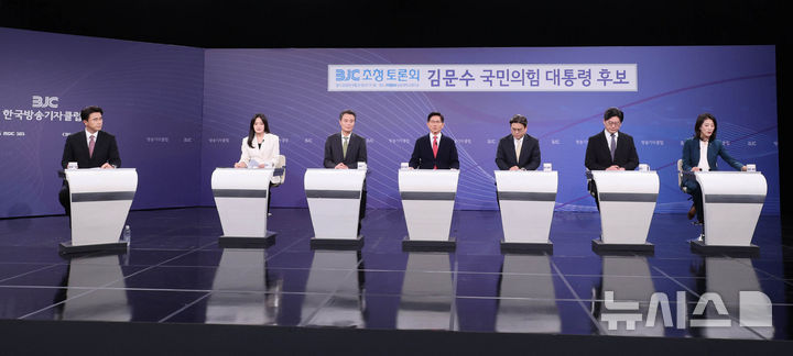 [서울=뉴시스] 국회사진기자단 = 김문수 국민의힘 대선 후보가 21일 경기도 고양 MBN 미디어센터에서 열린 한국방송기자클럽 대선 후보 초청 토론회에서 발언하고 있다. 2025.05.21. photo@newsis.com