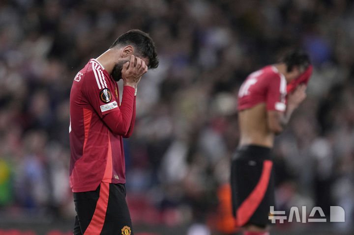 [빌바오=AP/뉴시스] 잉글랜드 프로축구 프리미어리그(EPL) 맨체스터 유나이티드, 유럽축구연맹(UEFA) 유로파리그(UEL) 우승 실패. 2025. 5. 21.