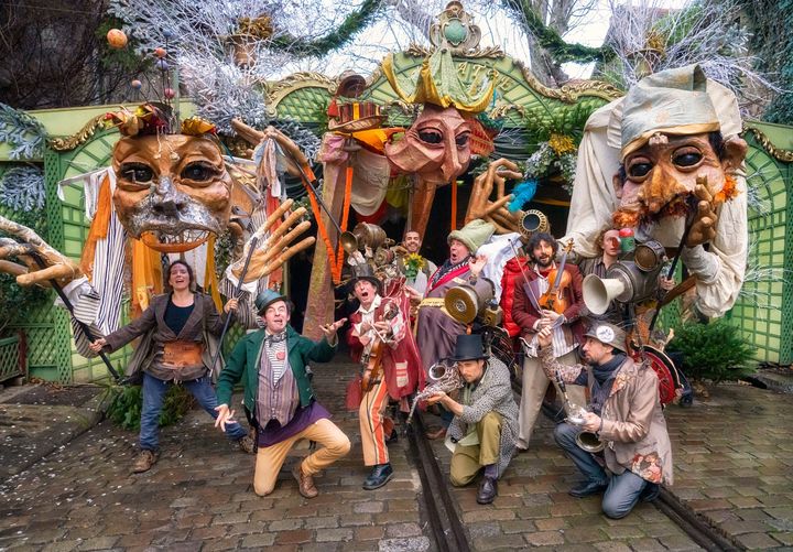 [목포=뉴시스]프랑스 극단 아마니의 거리극 '세 얼굴의 오케스트라'. (사진=목포세계마당페스티벌 추진위원회 제공) 2025.05.22. photo@newsis.com *재판매 및 DB 금지