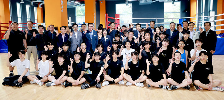 [보령=뉴시스] '제77회 충남도민체육대회' 출전하는 보령시시선수단 격려방문 기념촬영. (사진=보령시청 제공) *재판매 및 DB 금지