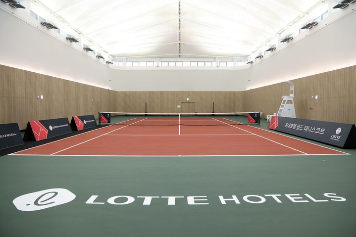 [서울=뉴시스] 롯데호텔 월드 내 실내 테니스코트(사진=롯데호텔 제공) *재판매 및 DB 금지