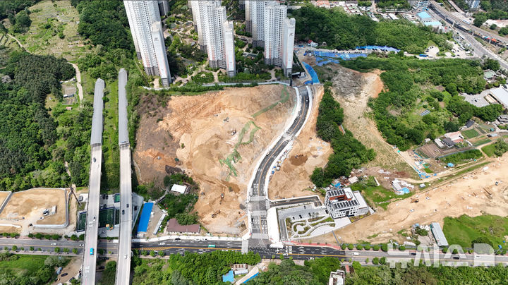 [용인=뉴시스]삼가동 힐스테이트 아파트와 대체 진입도로(사진=용인시 제공)2025.05.22.photo@newsis.com