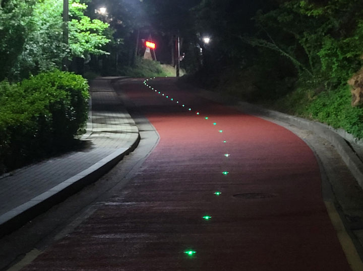 [수원=뉴시스] 쏠라도로표지병. (사진=수원시 제공) 2025.05.22. photo@newsis.com *재판매 및 DB 금지