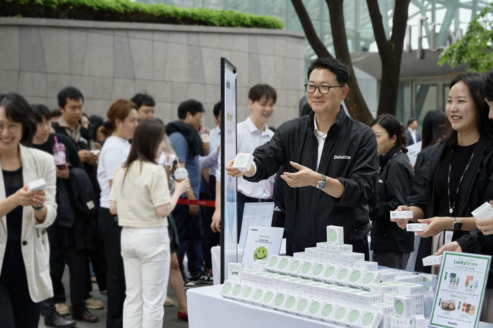 [서울=뉴시스] 이지민 수습 기자 = 한국 딜로이트 그룹은 지난 19일부터 한 주 동안 전사적 자원봉사활동인 ‘임팩트 위크(Impact Week)’를 진행하고 있다고 22일 밝혔다. (사진=한국 딜로이트 그룹 제공) 2025.05.22. photo@newsis.com *재판매 및 DB 금지