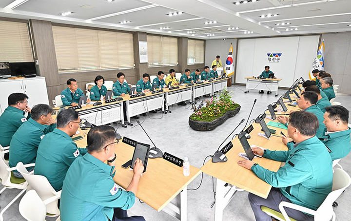 지난 21일 정선군청 회의실에서 열린 ‘여름철 자연재난 대비 추진상황 점검회의’ 모습.(사진=정선군 제공) *재판매 및 DB 금지