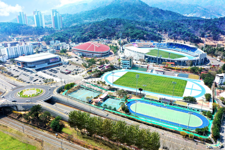 [구미=뉴시스] 구미시민운동장. (사진=구미시 제공) 2025.05.22 photo@newsis.com *재판매 및 DB 금지