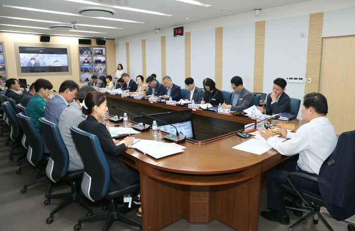 [고흥=뉴시스] 전남 고흥군청에서 대선 투표율 향상 방안 마련을 위한 영상회의가 열리고 있다. (사진=고흥군 제공) 2205.05.22. photo@newsis.com *재판매 및 DB 금지