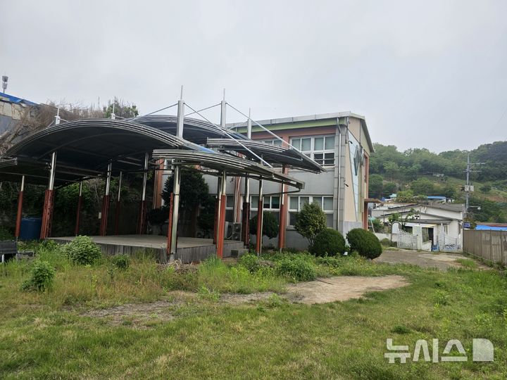 [안산=뉴시스]폐교된 안산 대남초등학교 풍도분교장 모습.(사진=안산교육지원청 제공)2025.05.22.photo@newsis.com