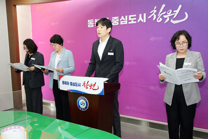 [창원=뉴시스] 강경국 기자 = 오재연 경남 창원보건소장이 22일 하절기 비상 방역체계 가동과 관련해 브리핑을 하고 있다. (사진=창원시청 제공). 2025.05.22. photo@newsis.com *재판매 및 DB 금지