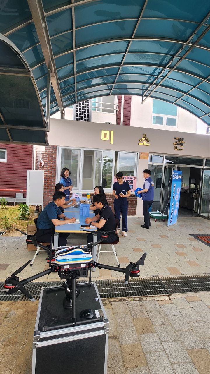 [진주=뉴시스]진주경찰서, 찾아가는 상담실 운영.(사진=진주경찰서 제공).2025.05.22.photo@newsis.com *재판매 및 DB 금지