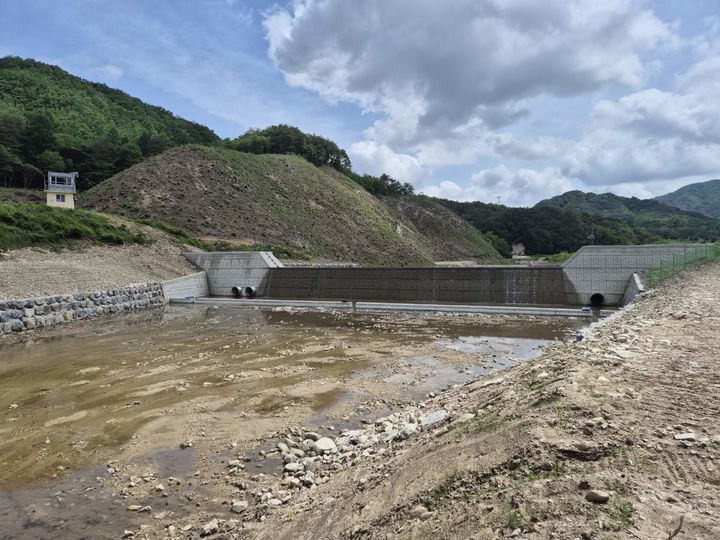 비승사격장 내에 설치된 다목적 사방댐. (사진=양평군 제공) photo@newsis.com *재판매 및 DB 금지
